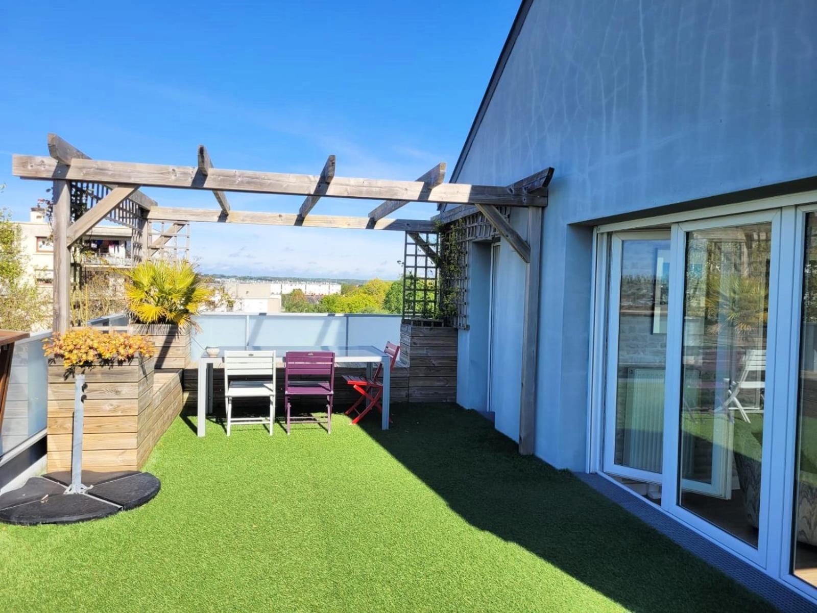 Le Nid : Rooftop Moderne Surplombant La Appartement
